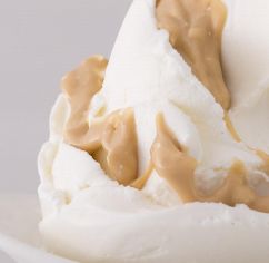 YOGGI® With Honey and Almond Arabeschi® YOGGI® With Honey and Almond Arabeschi®